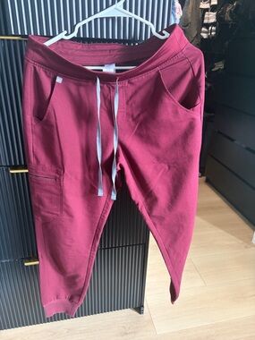 Figs burgundy Zamora joggers SMALL